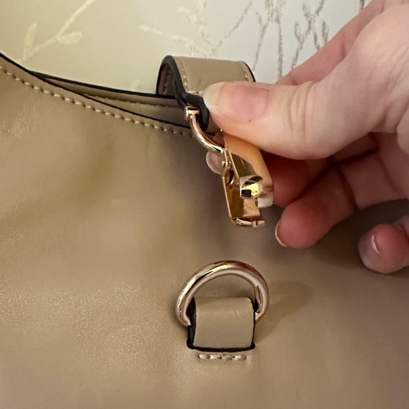GUESS Beige Shoulder Bag - Picture 3 of 11